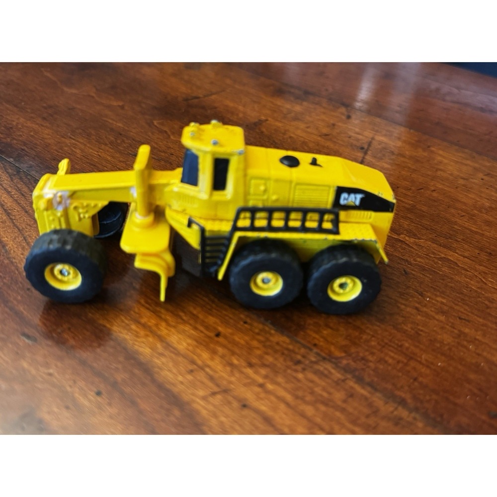 CAT Caterpillar 2019 4" Road Grader Construction Vehicle Diecast Metal - Picture 1 of 4